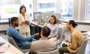 Read more about the article 7 Leadership Lessons Hidden in Everyday Team Interactions